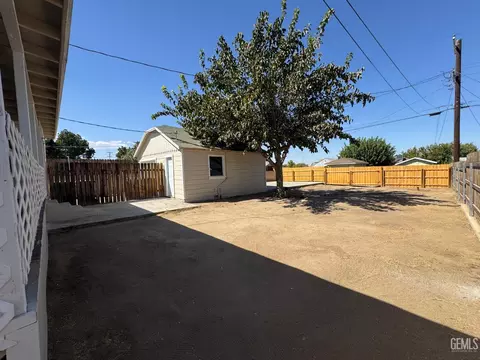 Exterior - 202 E San Emidio St, Taft, CA 93268 photo 3 of 5
