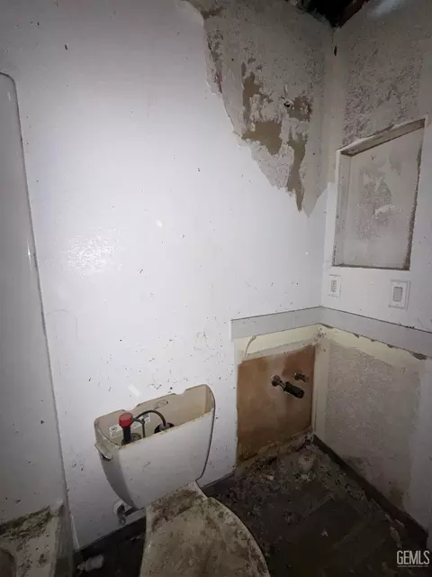 Bath - 17050 Matterhorn Dr, Tehachapi, CA 93561 photo 1 of 1
