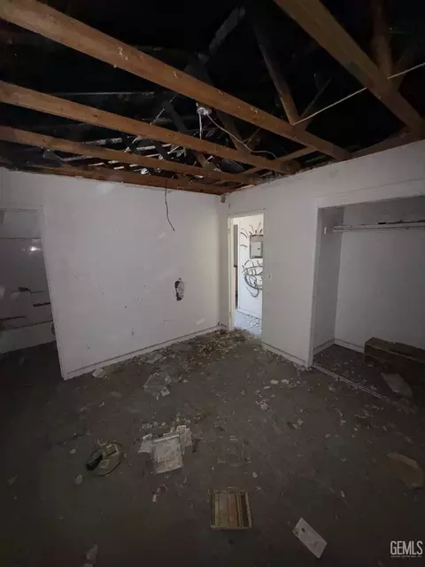 Bedroom - 17050 Matterhorn Dr, Tehachapi, CA 93561 photo 2 of 4