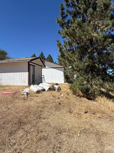 Exterior - 17050 Matterhorn Dr, Tehachapi, CA 93561 photo 5 of 5
