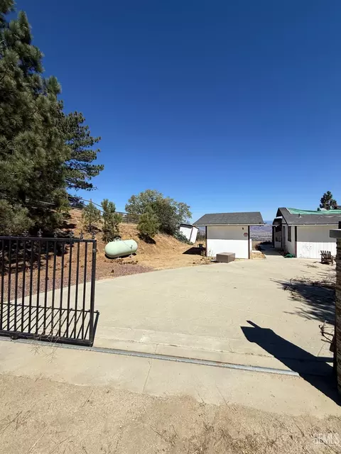 Exterior - 17050 Matterhorn Dr, Tehachapi, CA 93561 photo 1 of 5