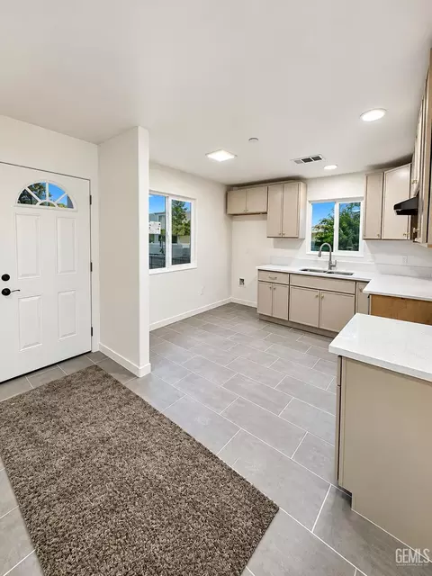 418 6th St, Taft, CA 93268 photo 2