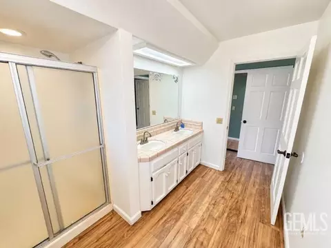 Bath - 1621 N Maple St, Visalia, CA 93292 photo 3 of 3