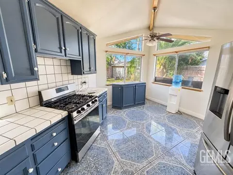 Kitchen - 1621 N Maple St, Visalia, CA 93292 photo 2 of 2