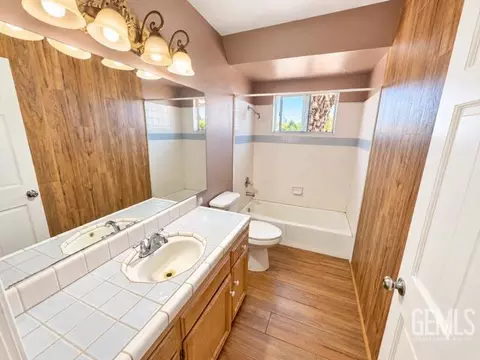 Bath - 1621 N Maple St, Visalia, CA 93292 photo 1 of 3