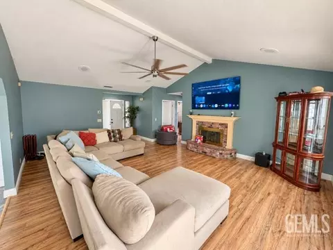 Living - 1621 N Maple St, Visalia, CA 93292 photo 2 of 2