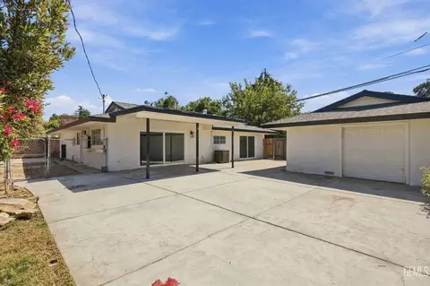 Exterior - 421 Brookhaven Dr, Bakersfield, CA 93304 photo 1 of 7