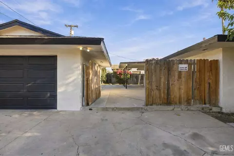 Exterior - 421 Brookhaven Dr, Bakersfield, CA 93304 photo 5 of 7