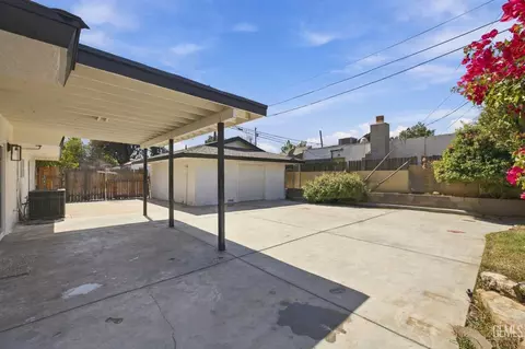Exterior - 421 Brookhaven Dr, Bakersfield, CA 93304 photo 2 of 7