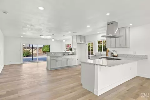 Kitchen - 421 Brookhaven Dr, Bakersfield, CA 93304 photo 1 of 11