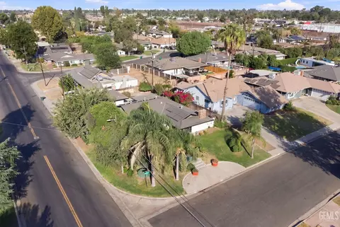 View/Area - 421 Brookhaven Dr, Bakersfield, CA 93304 photo 5 of 6