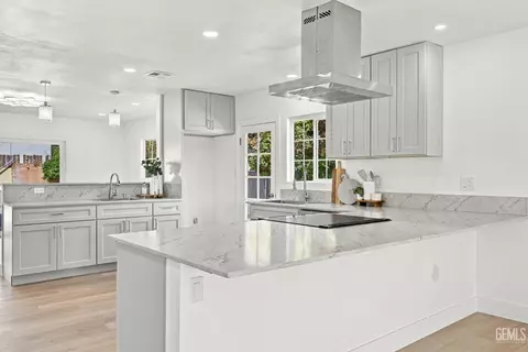 Kitchen - 421 Brookhaven Dr, Bakersfield, CA 93304 photo 5 of 11
