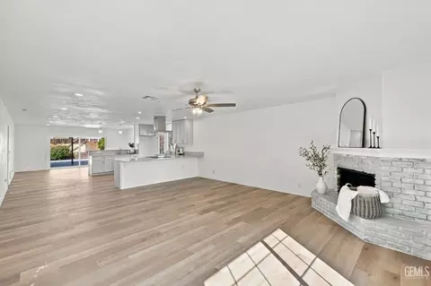 Living - 421 Brookhaven Dr, Bakersfield, CA 93304 photo 1 of 7