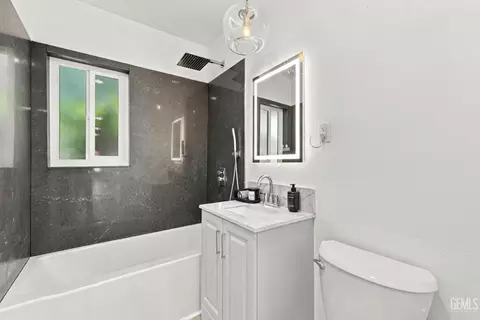 Bath - 421 Brookhaven Dr, Bakersfield, CA 93304 photo 3 of 3