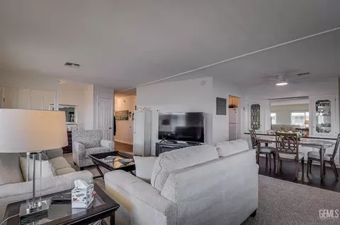 400 E Roberts Ln #8, Bakersfield, CA 93308 photo 8