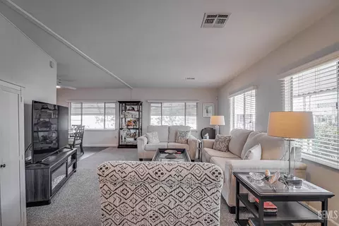 400 E Roberts Ln #8, Bakersfield, CA 93308 photo 6