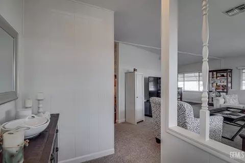 400 E Roberts Ln #8, Bakersfield, CA 93308 photo 5
