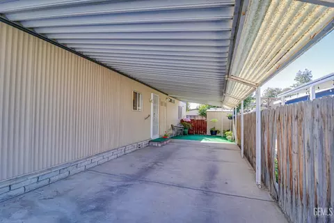 400 E Roberts Ln #8, Bakersfield, CA 93308 photo 4