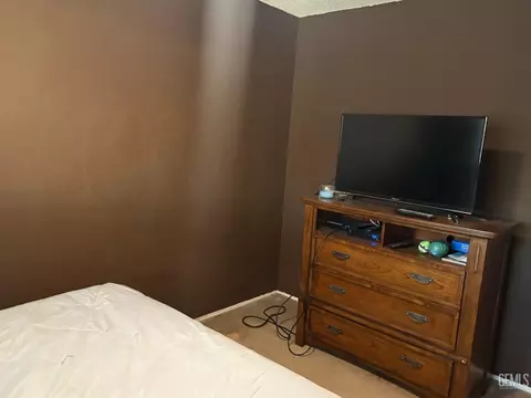 Bedroom - 409 E J St, Tehachapi, CA 93561 photo 2 of 5