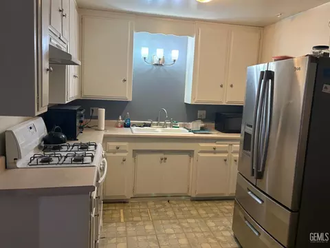 Kitchen - 409 E J St, Tehachapi, CA 93561 photo 1 of 1
