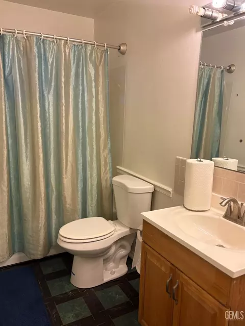 Bath - 409 E J St, Tehachapi, CA 93561 photo 1 of 1