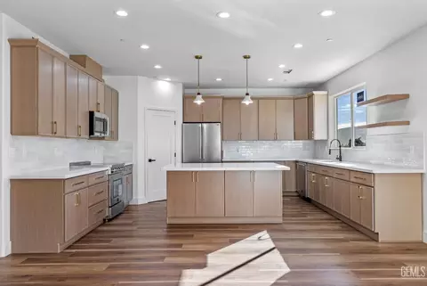 Kitchen - 21204 Stage Dr, Tehachapi, CA 93561 photo 1 of 2