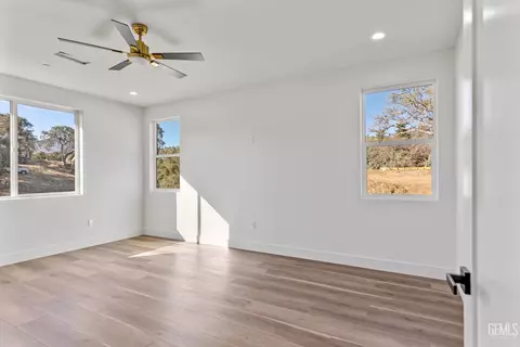 Bedroom - 21204 Stage Dr, Tehachapi, CA 93561 photo 2 of 5