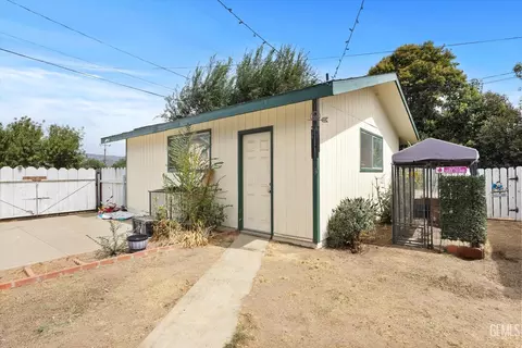 Exterior - 209 W B St, Tehachapi, CA 93561 photo 10 of 10