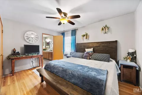 Bedroom - 209 W B St, Tehachapi, CA 93561 photo 1 of 5