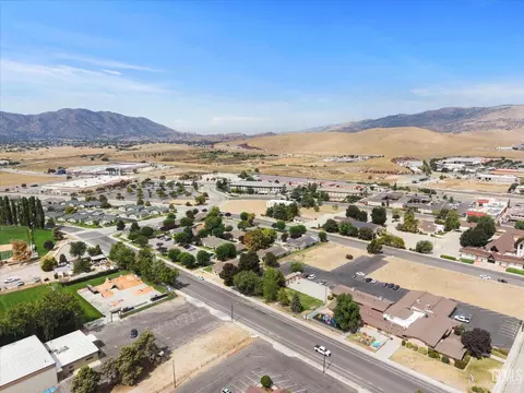 View/Area - 209 W B St, Tehachapi, CA 93561 photo 7 of 7