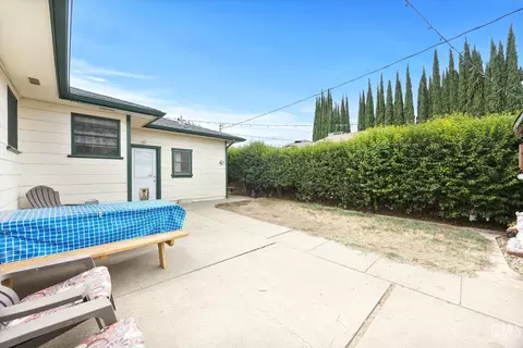 Exterior - 209 W B St, Tehachapi, CA 93561 photo 5 of 10