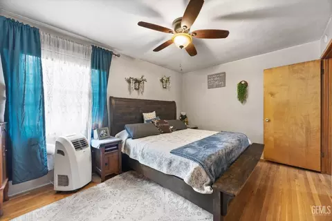 Bedroom - 209 W B St, Tehachapi, CA 93561 photo 2 of 5