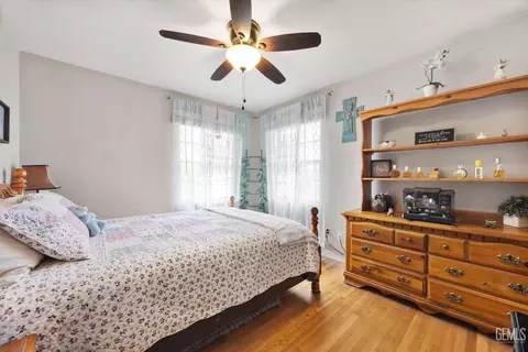 Bedroom - 209 W B St, Tehachapi, CA 93561 photo 5 of 5