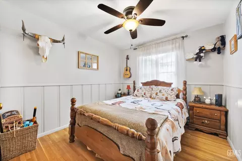 Bedroom - 209 W B St, Tehachapi, CA 93561 photo 3 of 5