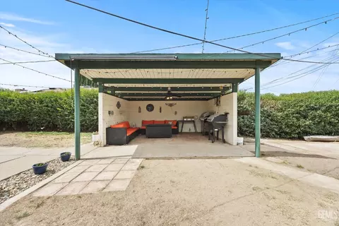 Exterior - 209 W B St, Tehachapi, CA 93561 photo 8 of 10