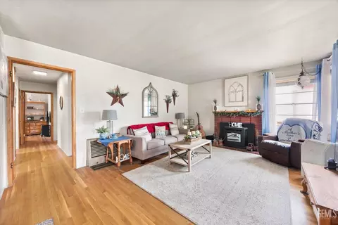 Other - 209 W B St, Tehachapi, CA 93561 photo 4 of 11