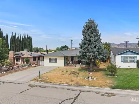 View/Area - 209 W B St, Tehachapi, CA 93561 photo 4 of 7