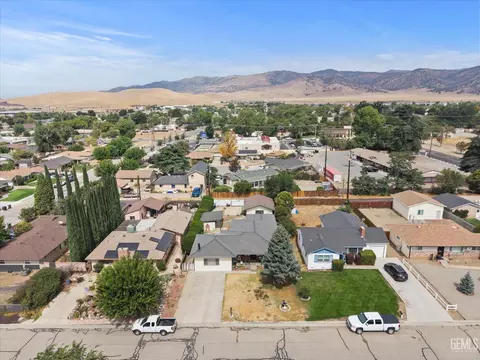View/Area - 209 W B St, Tehachapi, CA 93561 photo 5 of 7