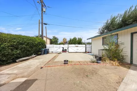Exterior - 209 W B St, Tehachapi, CA 93561 photo 9 of 10