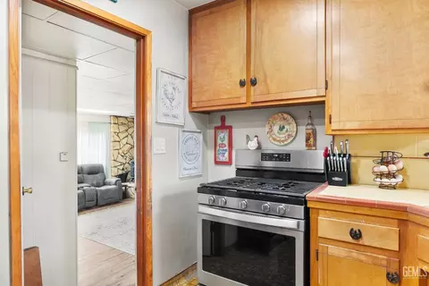 Kitchen - 209 W B St, Tehachapi, CA 93561 photo 4 of 5