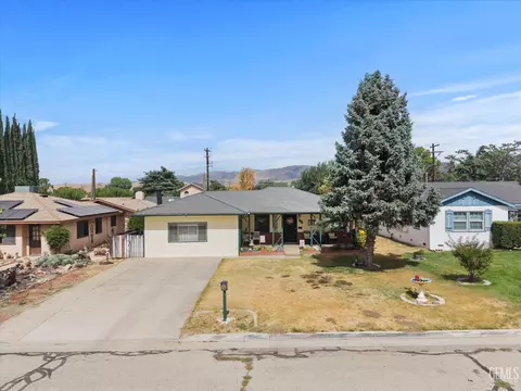 View/Area - 209 W B St, Tehachapi, CA 93561 photo 3 of 7