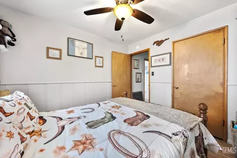 Bedroom - 209 W B St, Tehachapi, CA 93561 photo 4 of 5