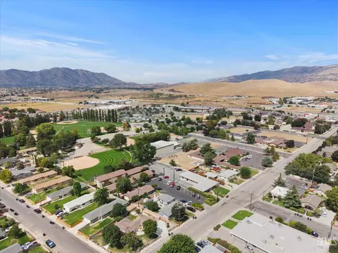 View/Area - 209 W B St, Tehachapi, CA 93561 photo 6 of 7