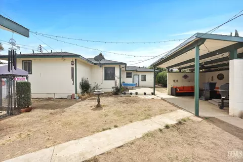 Exterior - 209 W B St, Tehachapi, CA 93561 photo 7 of 10