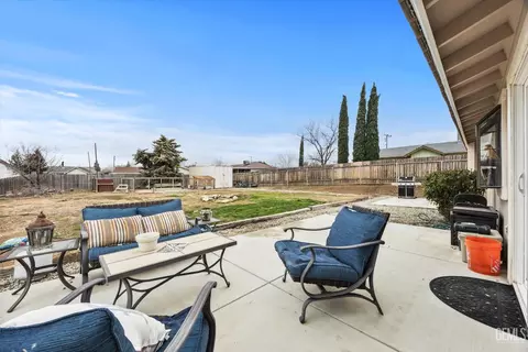 Exterior - 19720 Kid Pl, Tehachapi, CA 93561 photo 3 of 7