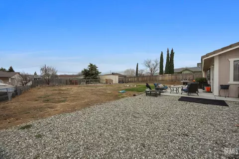Exterior - 19720 Kid Pl, Tehachapi, CA 93561 photo 4 of 7