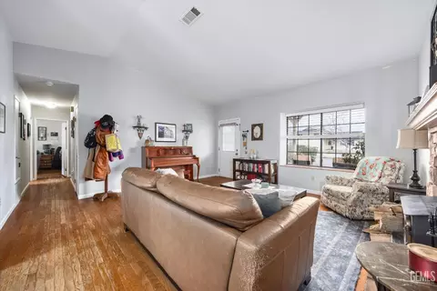 Entry Way - 19720 Kid Pl, Tehachapi, CA 93561 photo 1 of 2