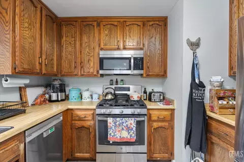 Kitchen - 19720 Kid Pl, Tehachapi, CA 93561 photo 4 of 4