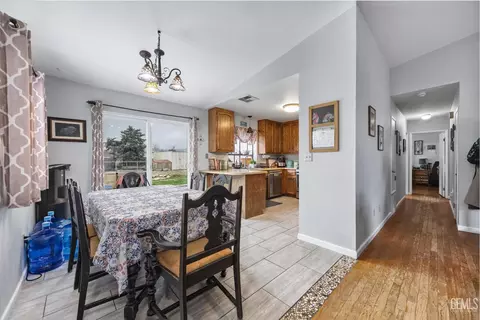 Entry Way - 19720 Kid Pl, Tehachapi, CA 93561 photo 2 of 2