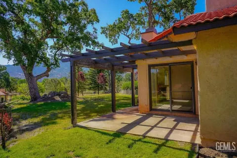 Exterior - 28881 Shannon Ct #8, Tehachapi, CA 93561 photo 3 of 4